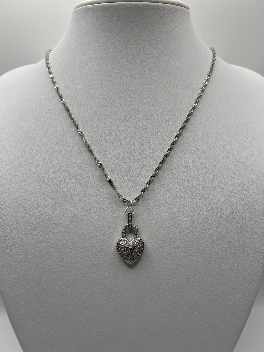 1460. Silver Plated Heart Lock Pendant Necklace 17”